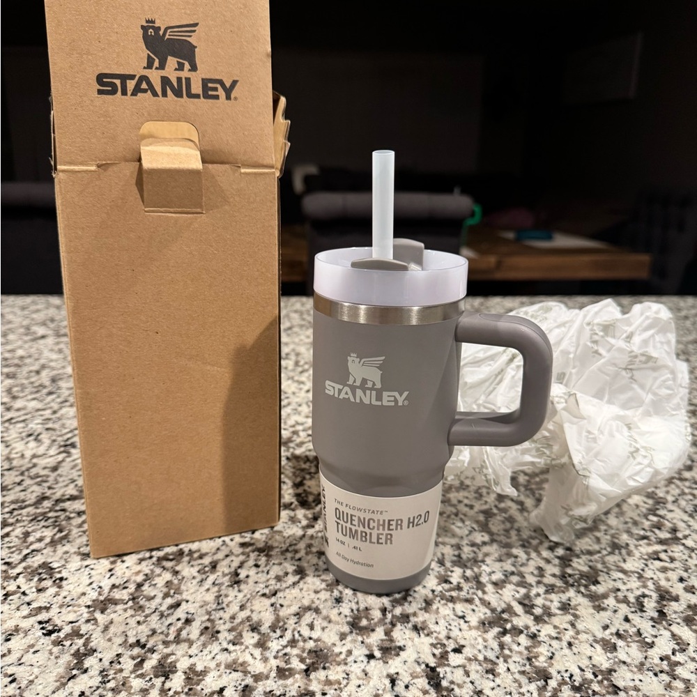 Stanley The Flowstate Quencher H2O Tumbler in “Stone” - Picture 2 of 4
